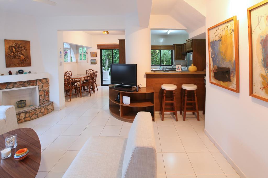 Green Bay Villa โปรทาราส ภายนอก รูปภาพ